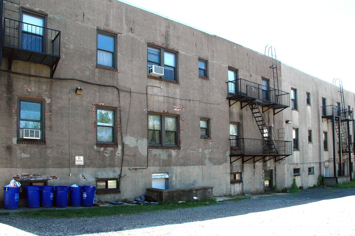 Building Photo - 1025 Hoyt Ave