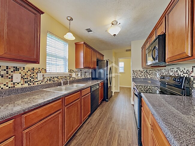 Building Photo - 105 Tulip Grove Pt
