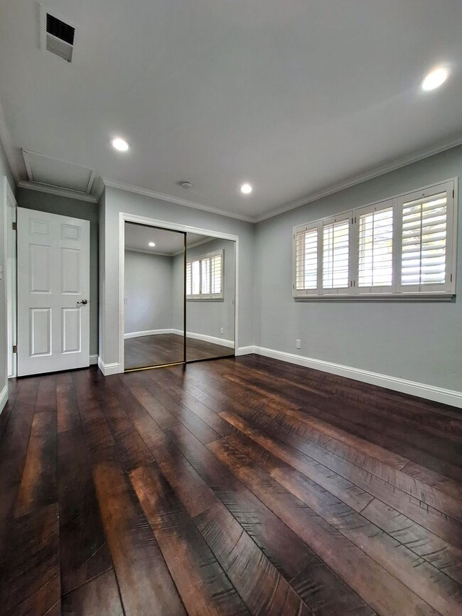 Building Photo - Beatifully Remodeled 3bd Single Story Hous...