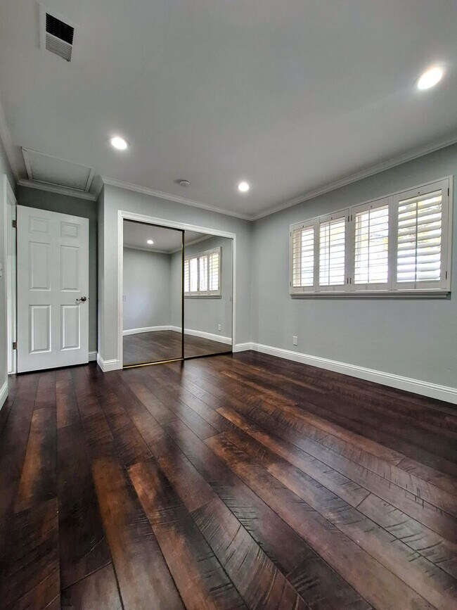 Building Photo - Beatifully Remodeled 3bd Single Story House With Pool!