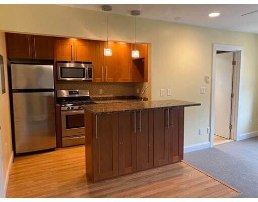 Building Photo - 276 W Elm St