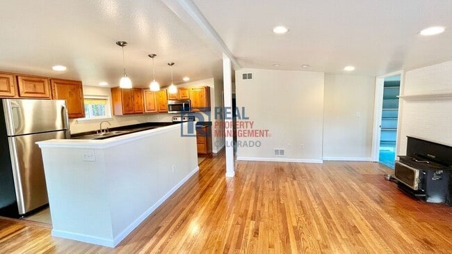 Building Photo - 2450 S Meade St