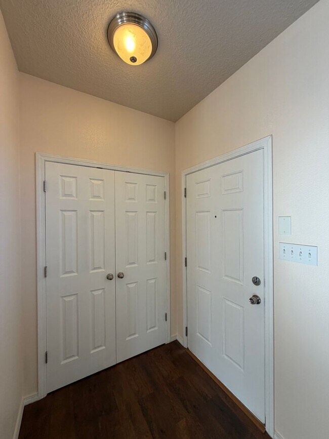 Building Photo - 2 Bedroom Single Story Town Home Available Near 98th St SW & Dennis Chavez Blvd SW!