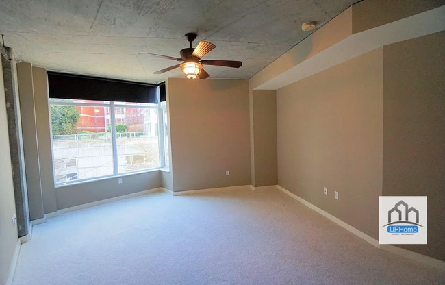 Building Photo - Elevated City Living: Expansive 2-Bed, 2-Bath Condo in Portland – Parking & Most Utilities Included!