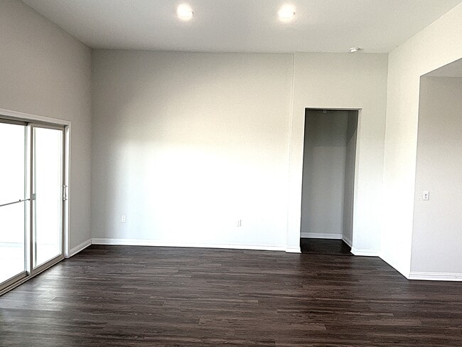 Foto del edificio - 5801 Kara Dr