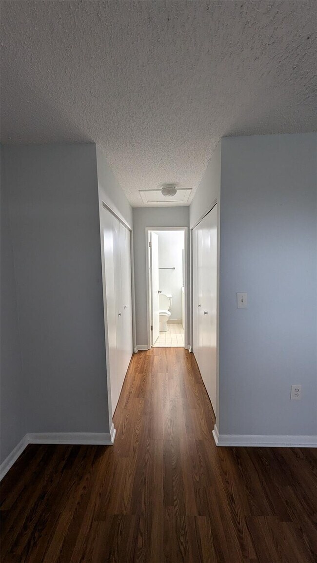 Foto del edificio - 9919 Nob Hill Ln