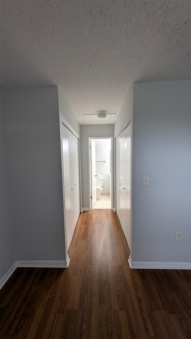 Building Photo - 9919 Nob Hill Ln