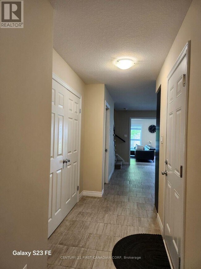 Photo du bâtiment - 1220 Riverbend Rd