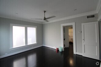 Building Photo - 1223 W Gray St