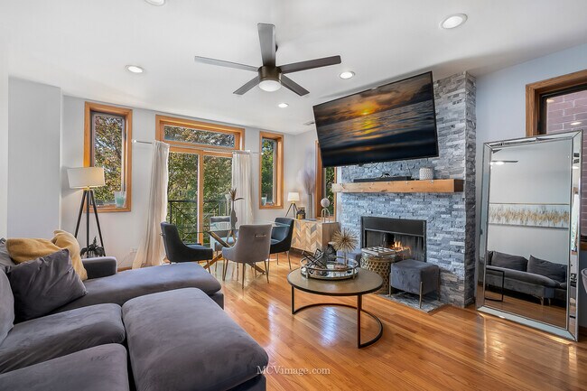 Foto del edificio - 3751 S Michigan Ave