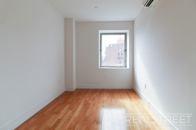 Foto del edificio - LUXURY 1 BED LOFT in Queens!