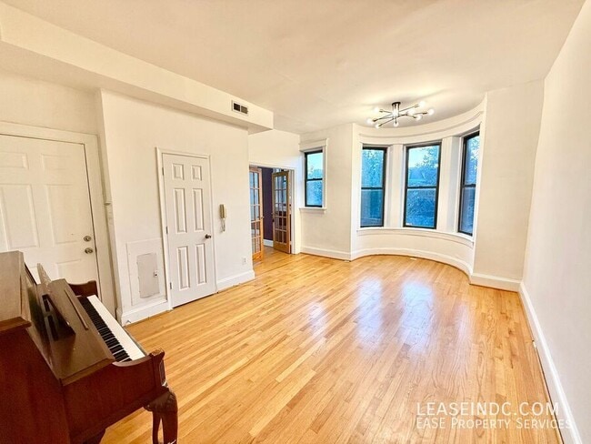 Foto del edificio - 3238 13th St NW