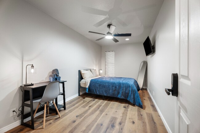 Foto del edificio - 4719 S Lakewood Ave