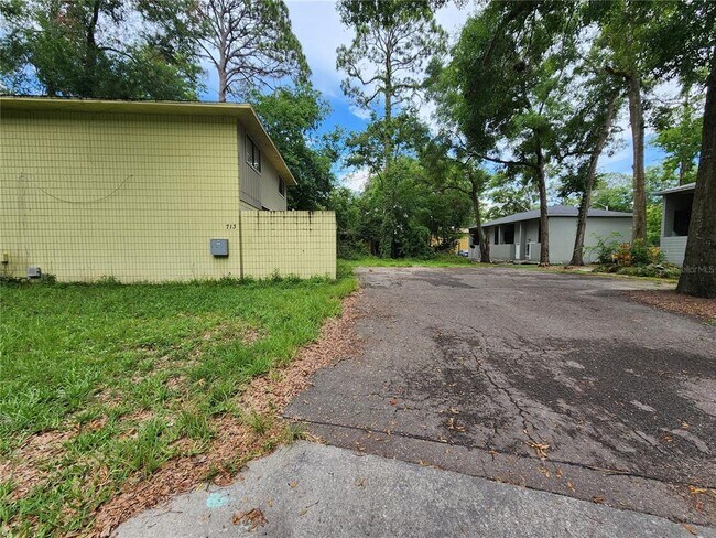 Foto del edificio - 713 SW 69th St