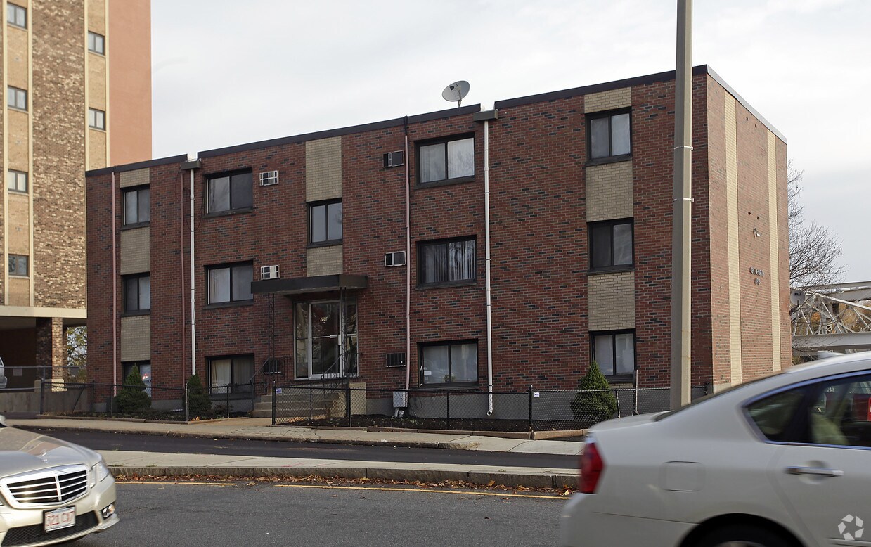 Primary Photo - 255 Medford St