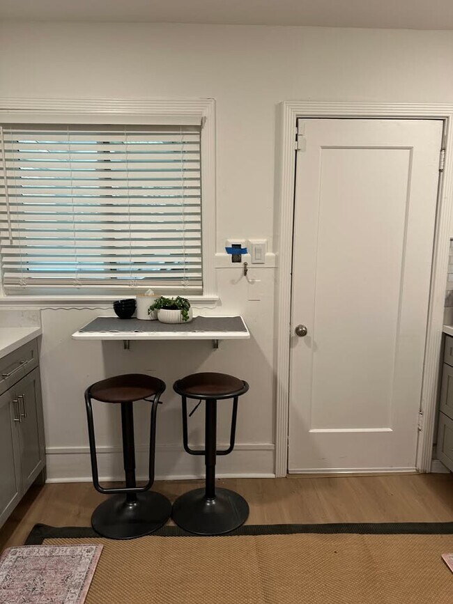 Foto del edificio - 22 Central Dr