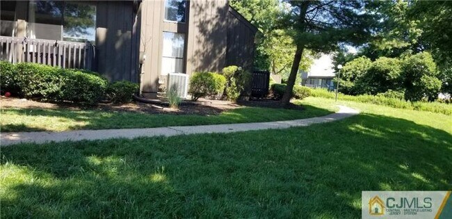 Building Photo - 418 Westgate Dr