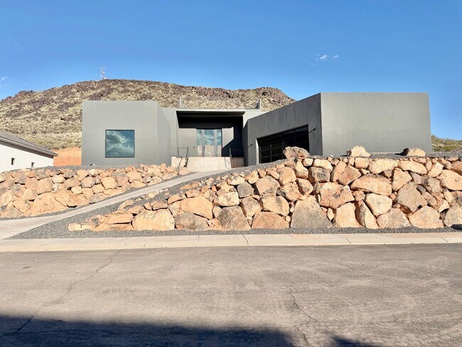 Foto del edificio - BRAND NEW Casita with Stunning Views