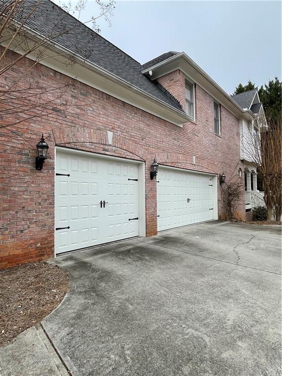 Building Photo - 5685 Lake Manor Trce