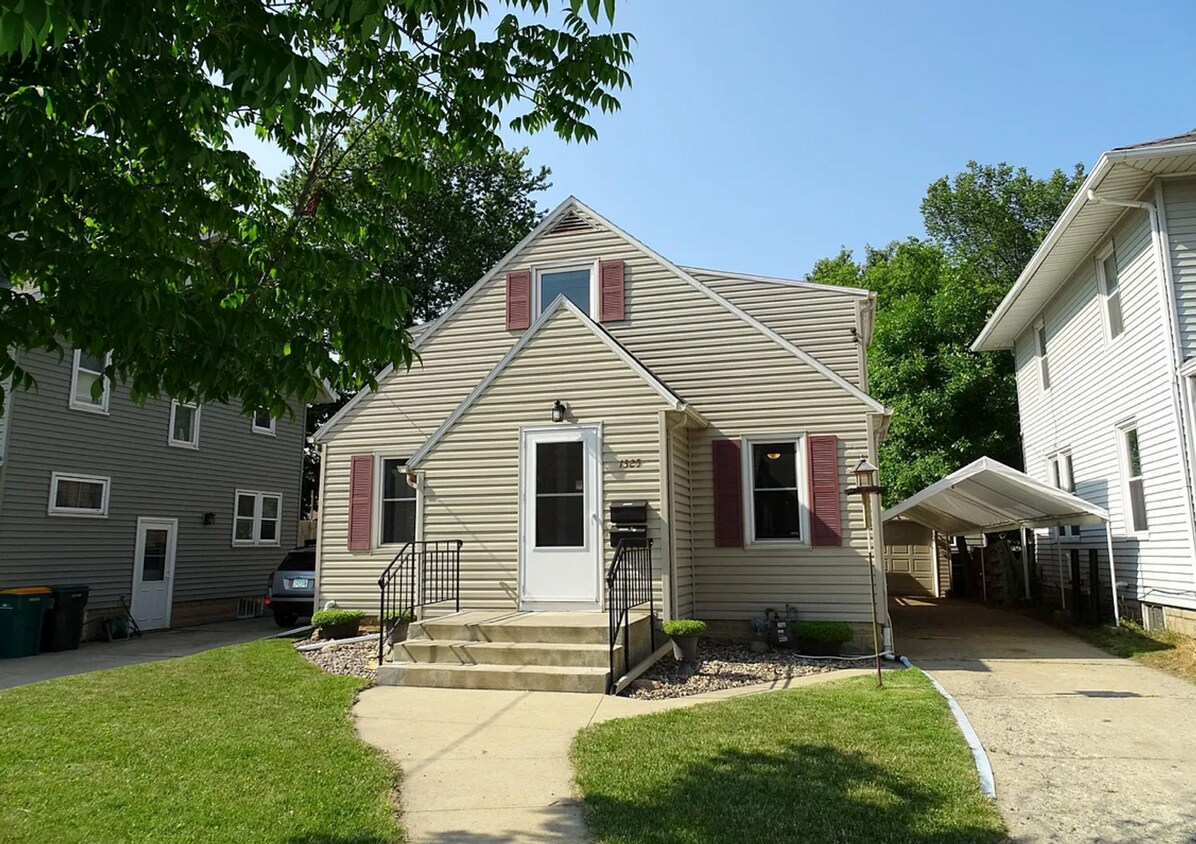 Foto principal - 1325 4th St SE