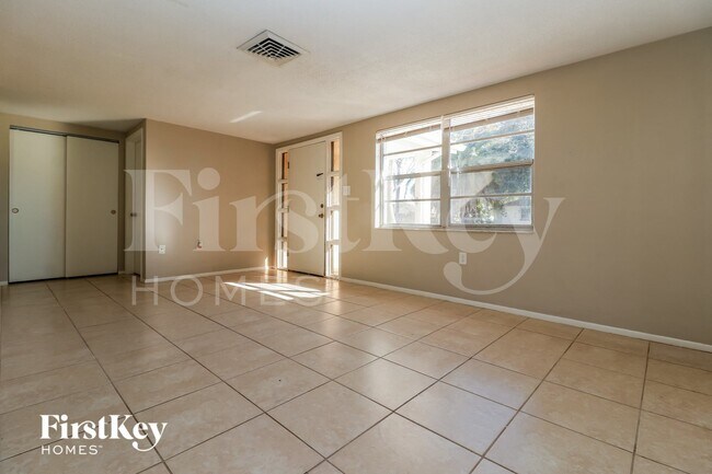 Foto del edificio - 9231 Glen Moor Ln
