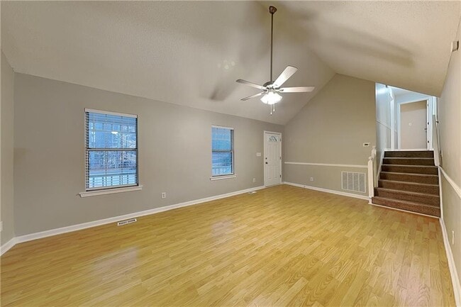 Building Photo - 235 Peach Crossing Dr