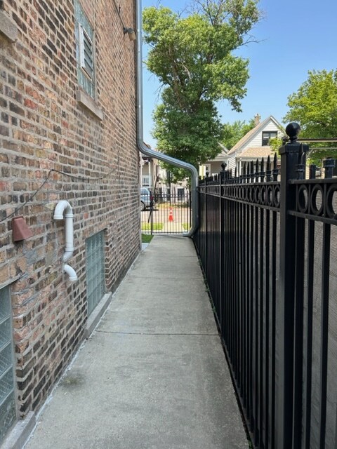 Foto del edificio - 2037 N Kildare Ave