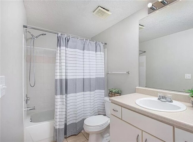 2nd Bathroom located in hallway outside of 2nd bedroom - 1910 E Palm Ave