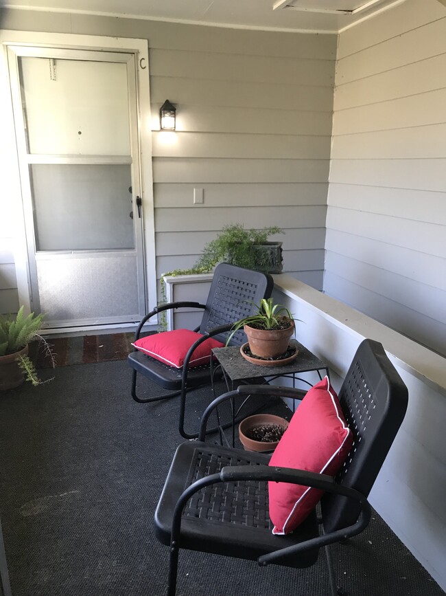 Building Photo - 701 Daniels St