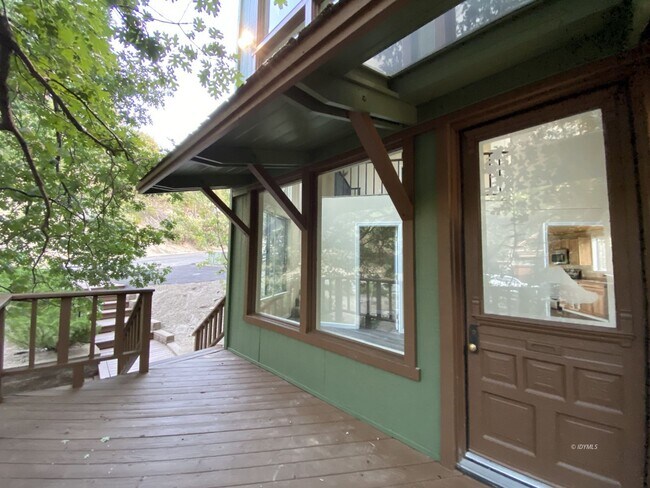 Building Photo - Fern Valley Escape