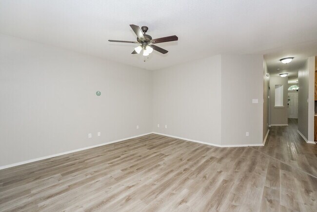 Building Photo - 1141 Day Dream Dr