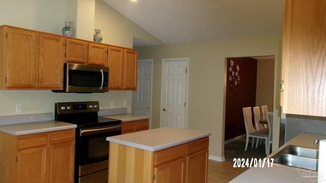 Building Photo - 571 Riola Pl