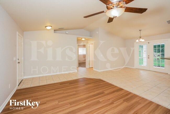 Foto del edificio - 1347 Russellville St