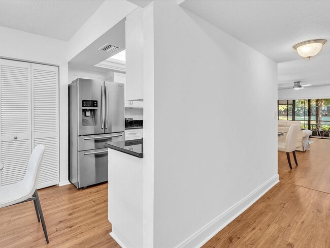 Foto del edificio - 5087 Oakhill Ln