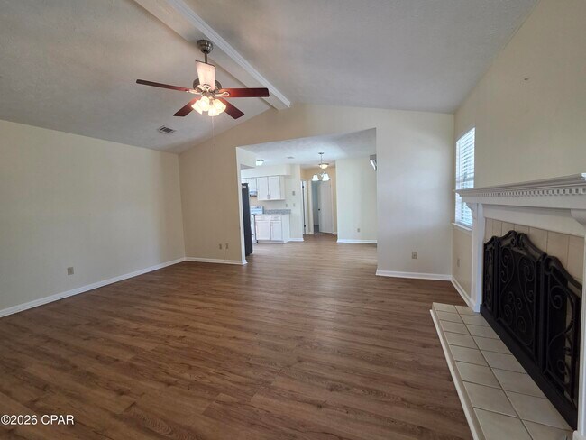 Foto del edificio - 4012 Woodridge Rd