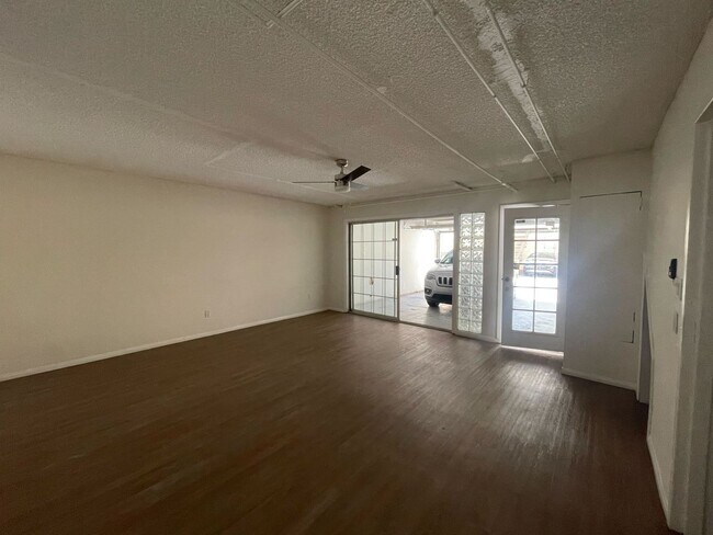 Foto del edificio - Beautiful 3-Bed/3-Bath Van Nuys Condo – Sp...