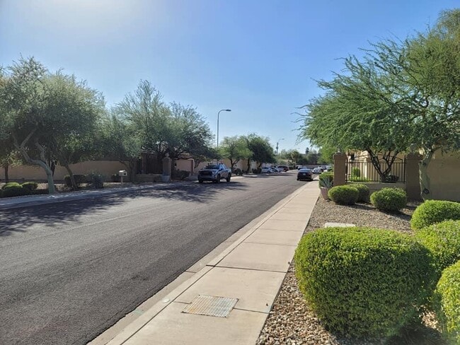 Foto del edificio - 1079 E Susan Ln