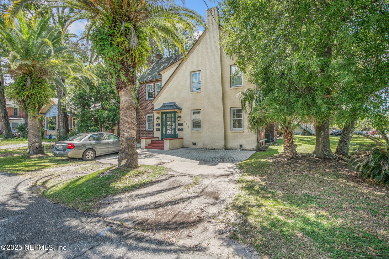 Primary Photo - 962 Cherry St