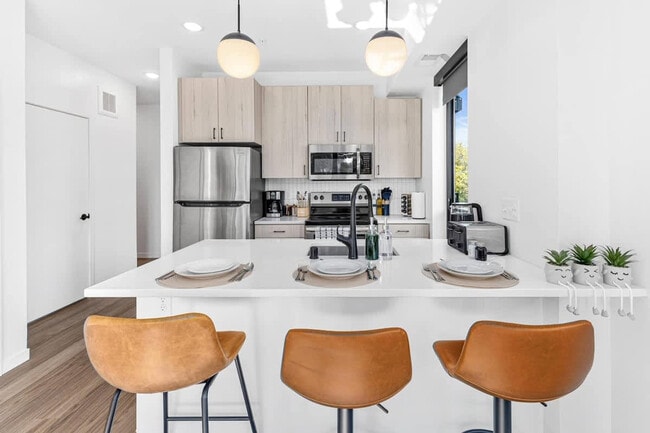 Building Photo - 338 NE 2nd St