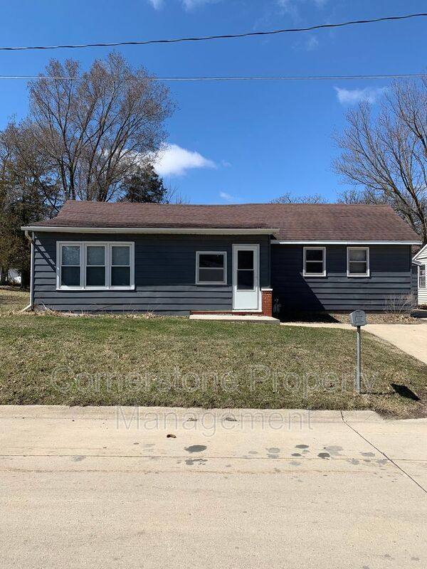Primary Photo - 633 Maple Ave