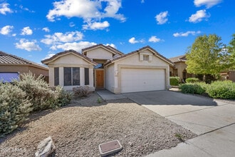 Building Photo - 2535 E Parkside Ln