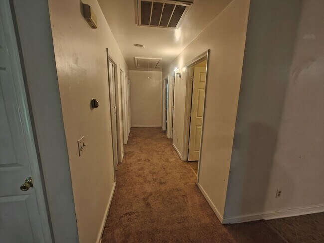Foto del edificio - 3 bedroom home on private lot