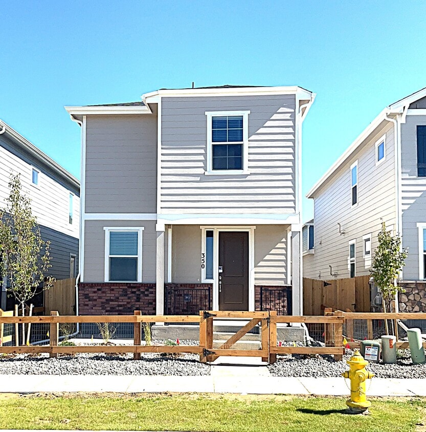 Primary Photo - 350 N Addison Way