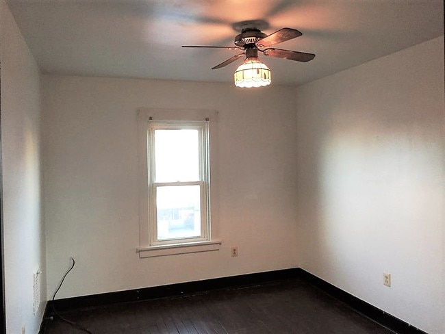 Building Photo - 1341 Oakhill St