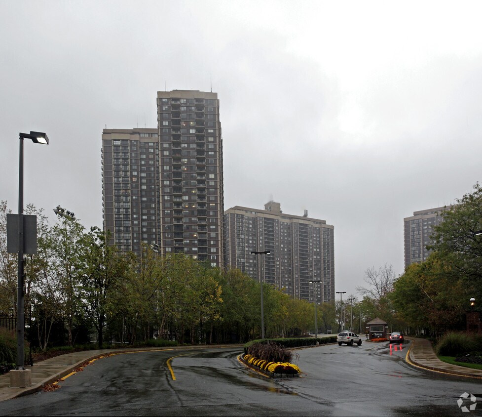 North Shore Towers 27240 Grand Central Pky Floral Park, NY