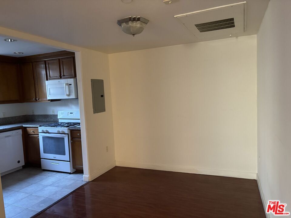 Foto principal - 1412 S Sherbourne Dr