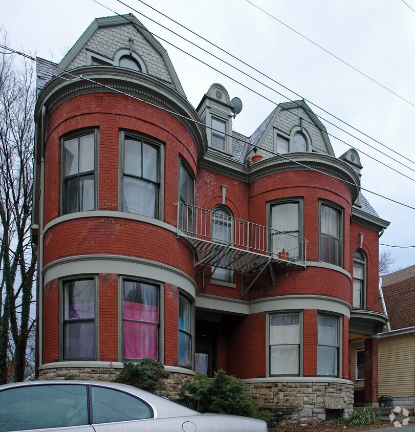 Building Photo - 223-225 Albion Pl