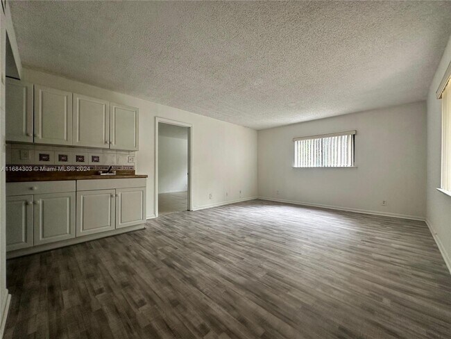 Foto del edificio - 4301 NW 19th St