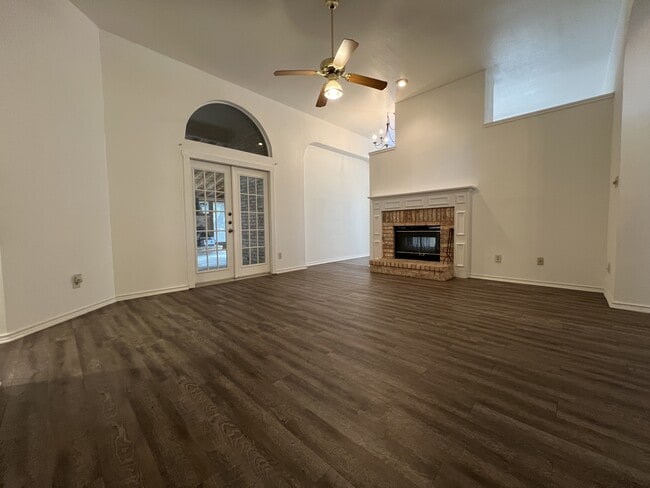 Foto del edificio - 5904 Creekway St