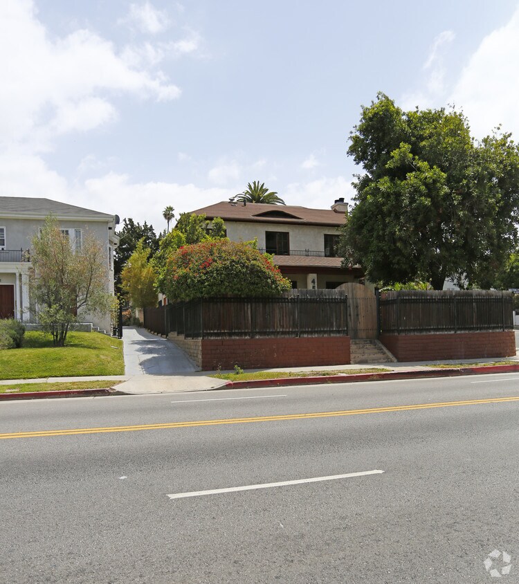 Building Photo - 456 S Wilton Pl